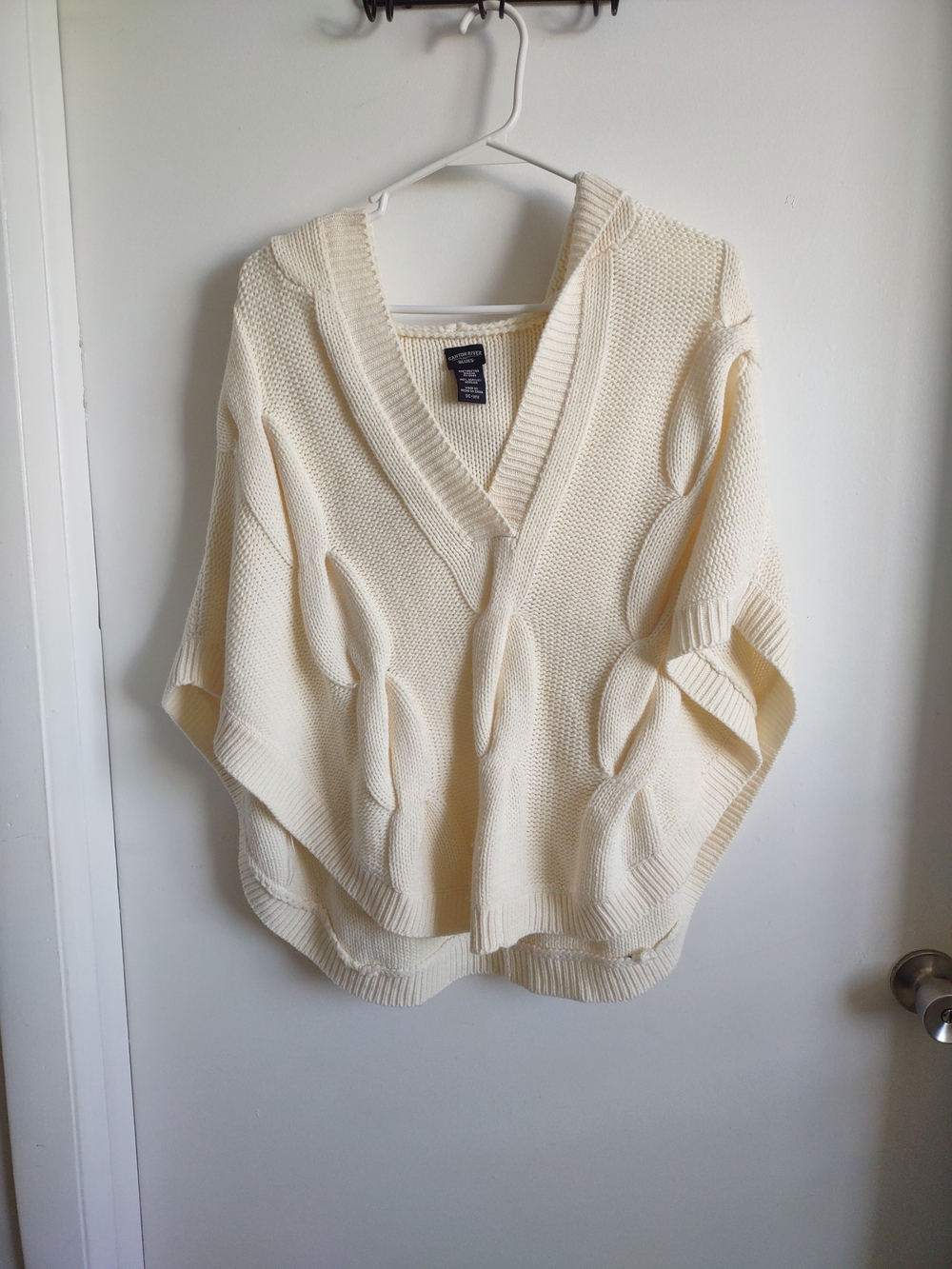 Canyon River Blues Cream V-Neck Cable Knit Sweater Poncho